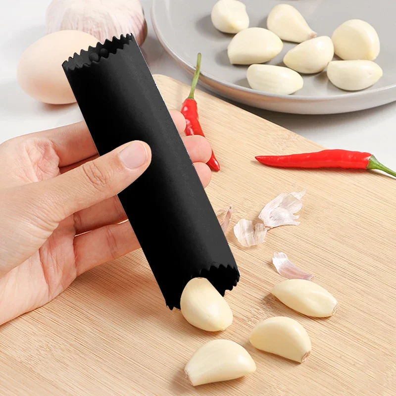 Kitchen Gadgets Youtube - ที่ปอกกระเทียมซิลิโคนแบบลูกกลิ้ง 1 ชิ้น อุปกรณ์ปอกกระเทียมแบบม้วน รุ่นอัพเกรด อุปกรณ์ครัว